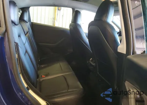 2024 Tesla Model Y z USA, uszkodzony, nr VIN 7SAYGDED4RF055778